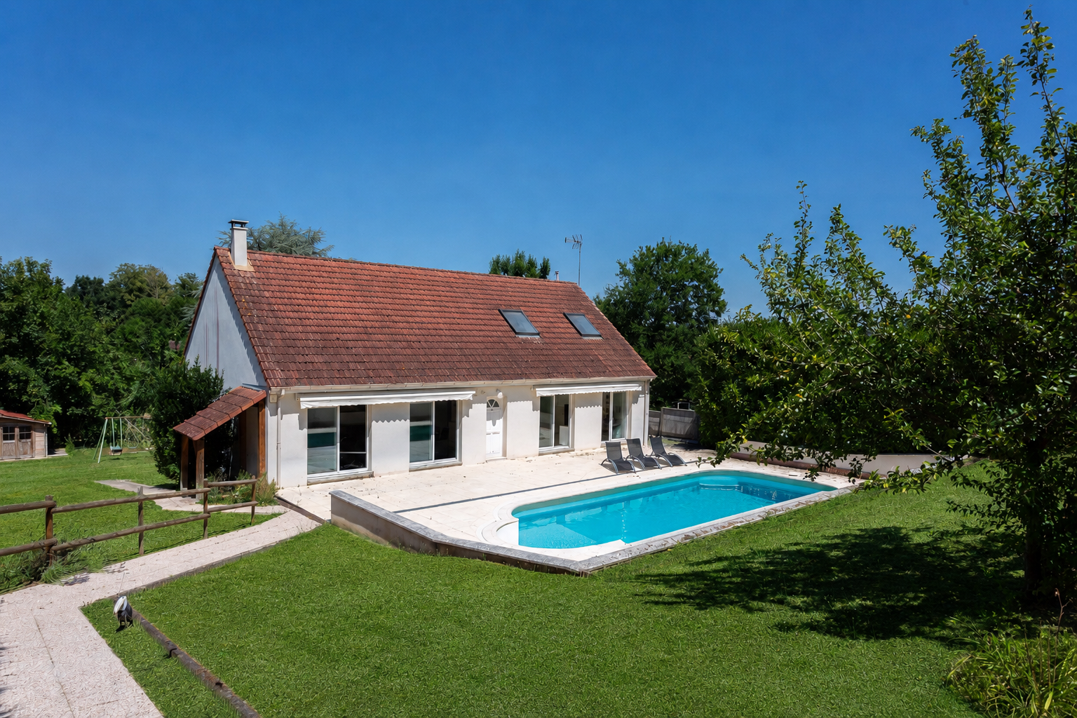 MAISON 200m2 5 CHAMBRES AVEC JARDIN